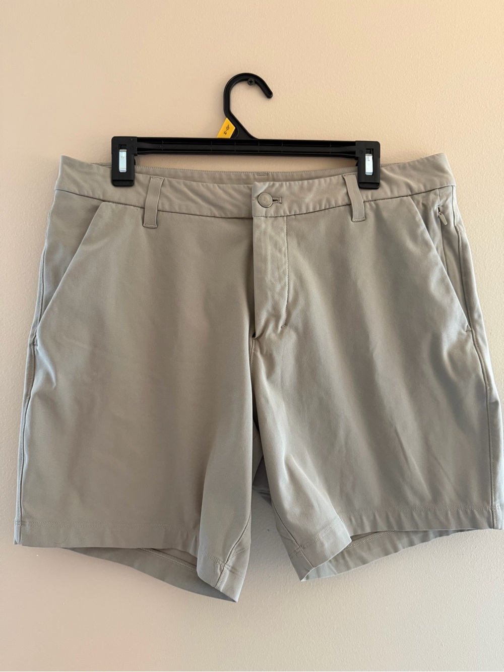 lululemon athletica Men's Light Gray Flat-Front Athletic Shorts